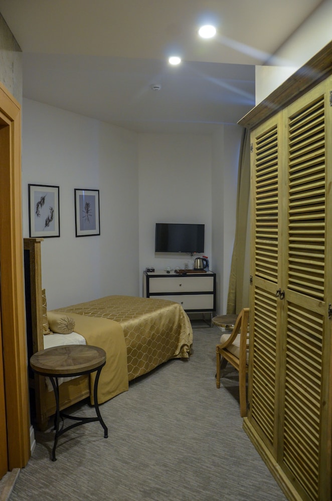 Shirvanshah Hotel 46/70