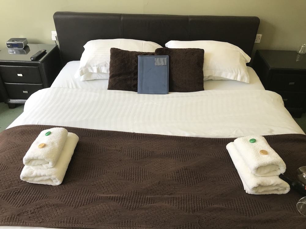 Kempfield House Hotel 24/50
