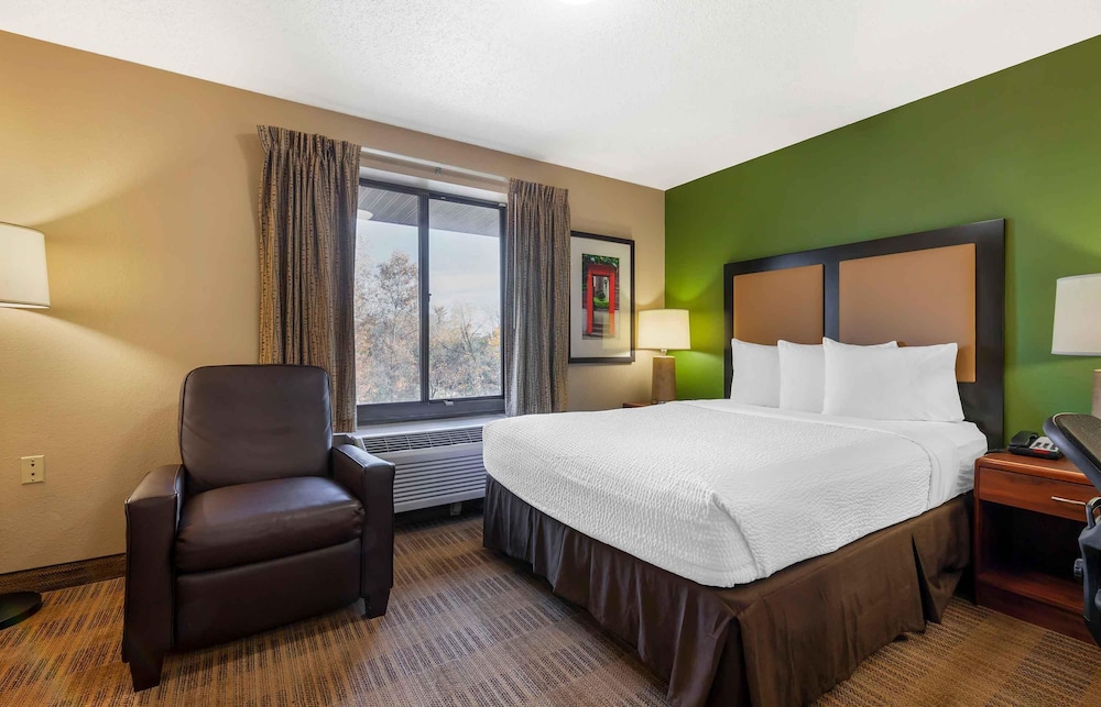 Extended Stay America - Rockford - State Street 16/54