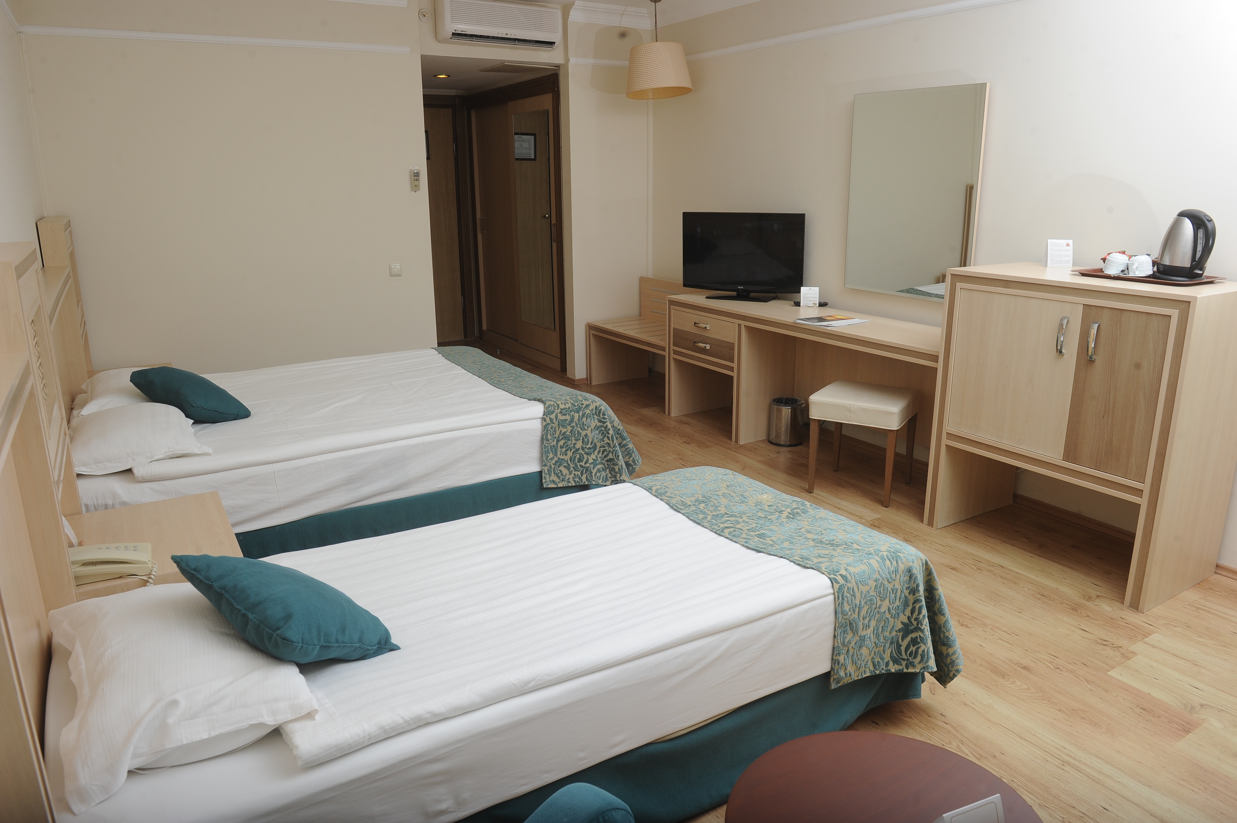 Utopia World Hotel 10/50