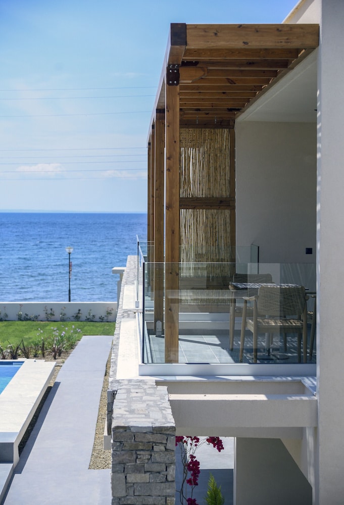 Amyntas Seafront Hotel 36/58