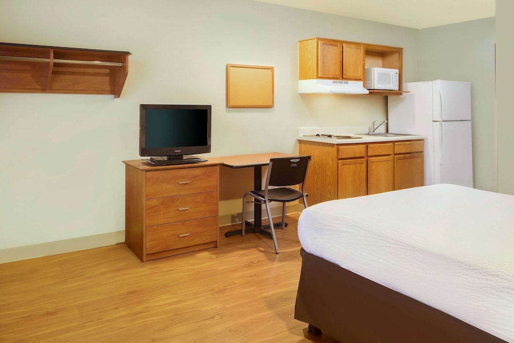 WoodSpring Suites Columbus NE I-270 Airport 13/38