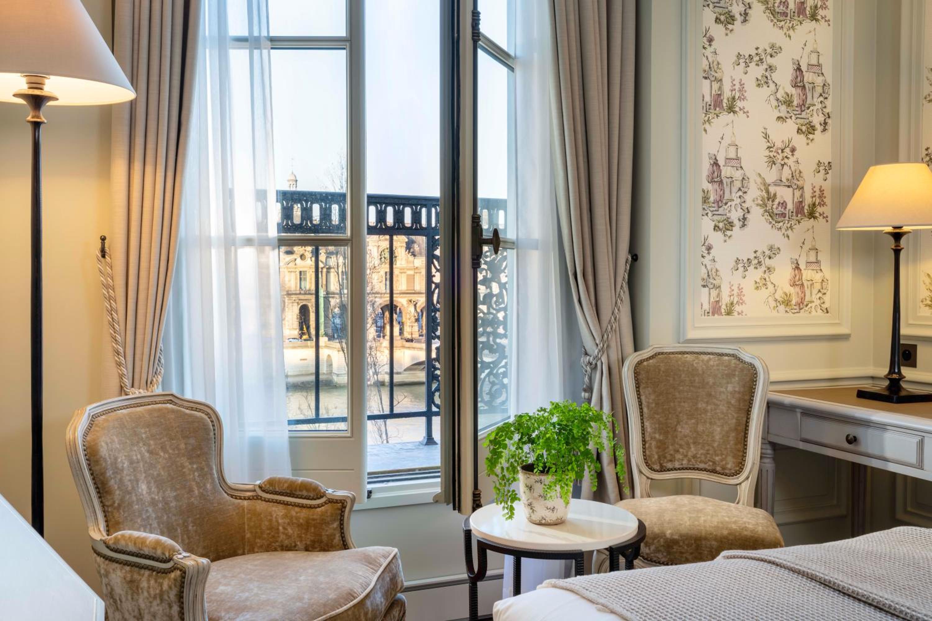 HOTEL DU QUAI VOLTAIRE 33/52