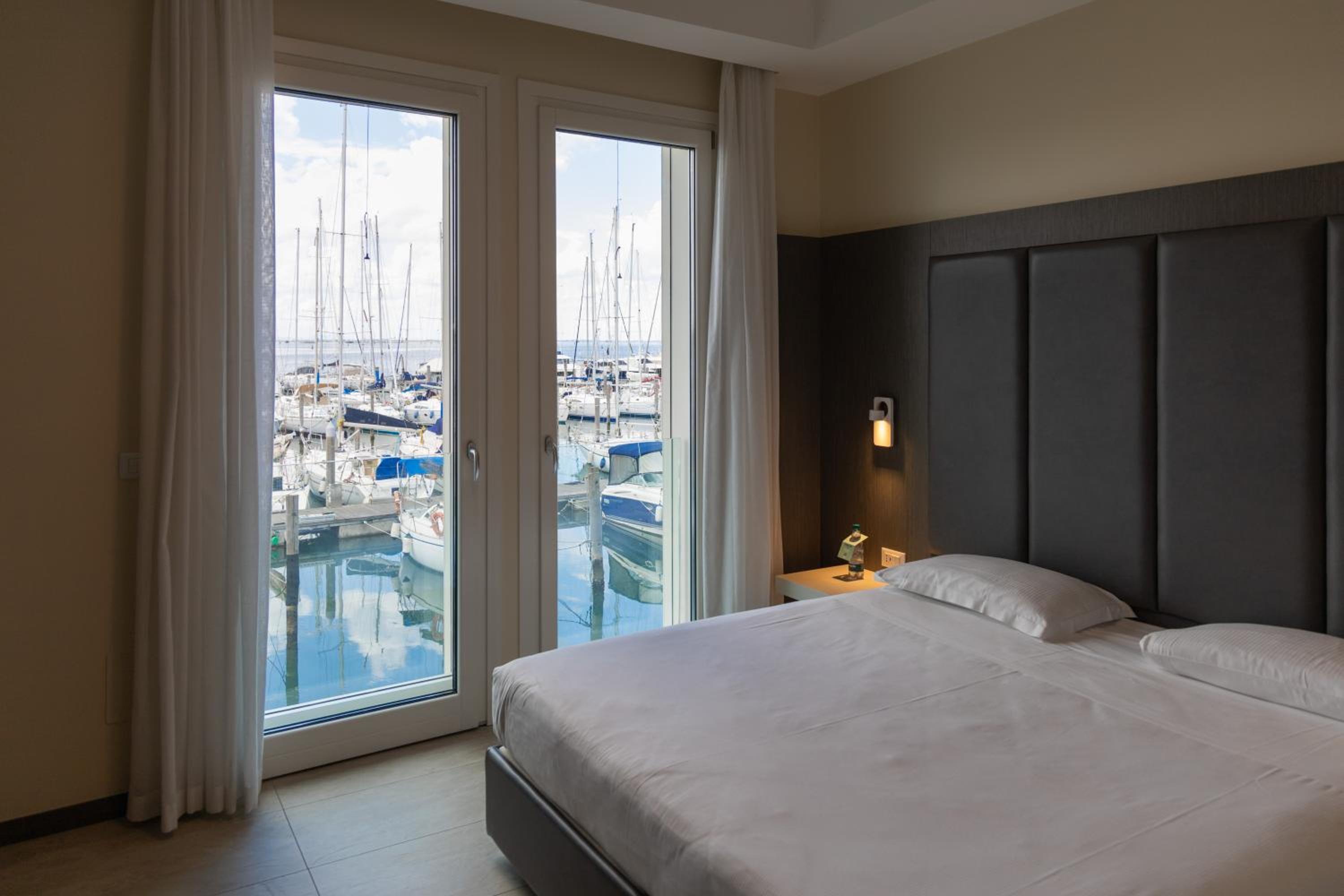 Superior, Double Bed, Lagoon View