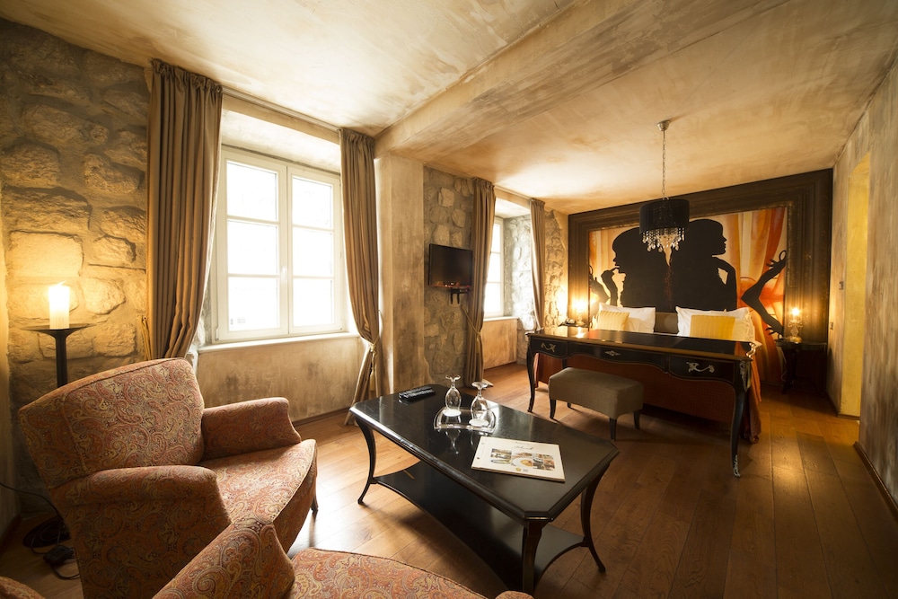 Boutique Hotel Astoria 51/66
