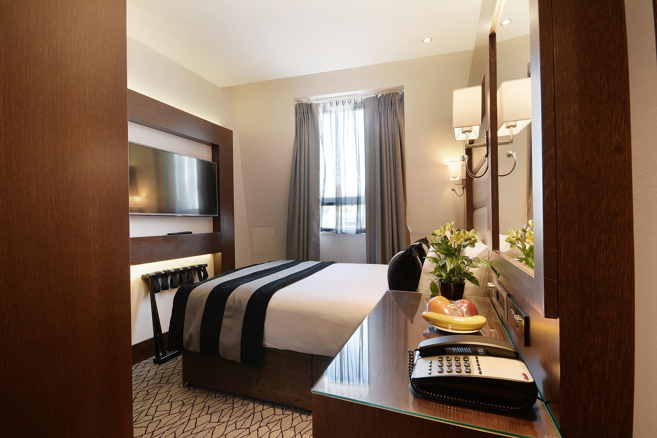 Room at Sunday London Paddington Hotel, LONDON