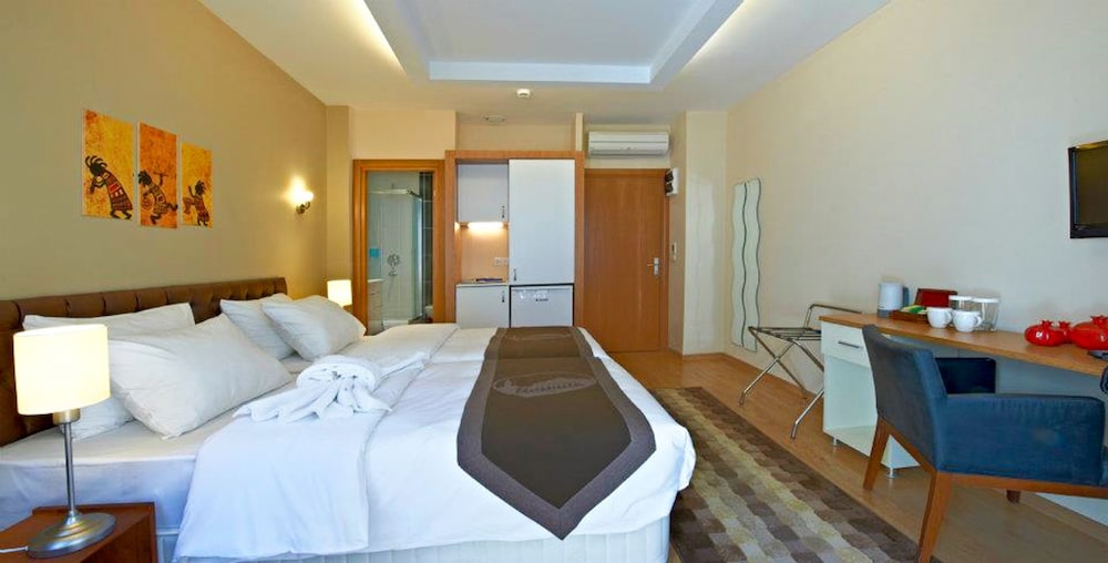 Retropera Hotel 11/60