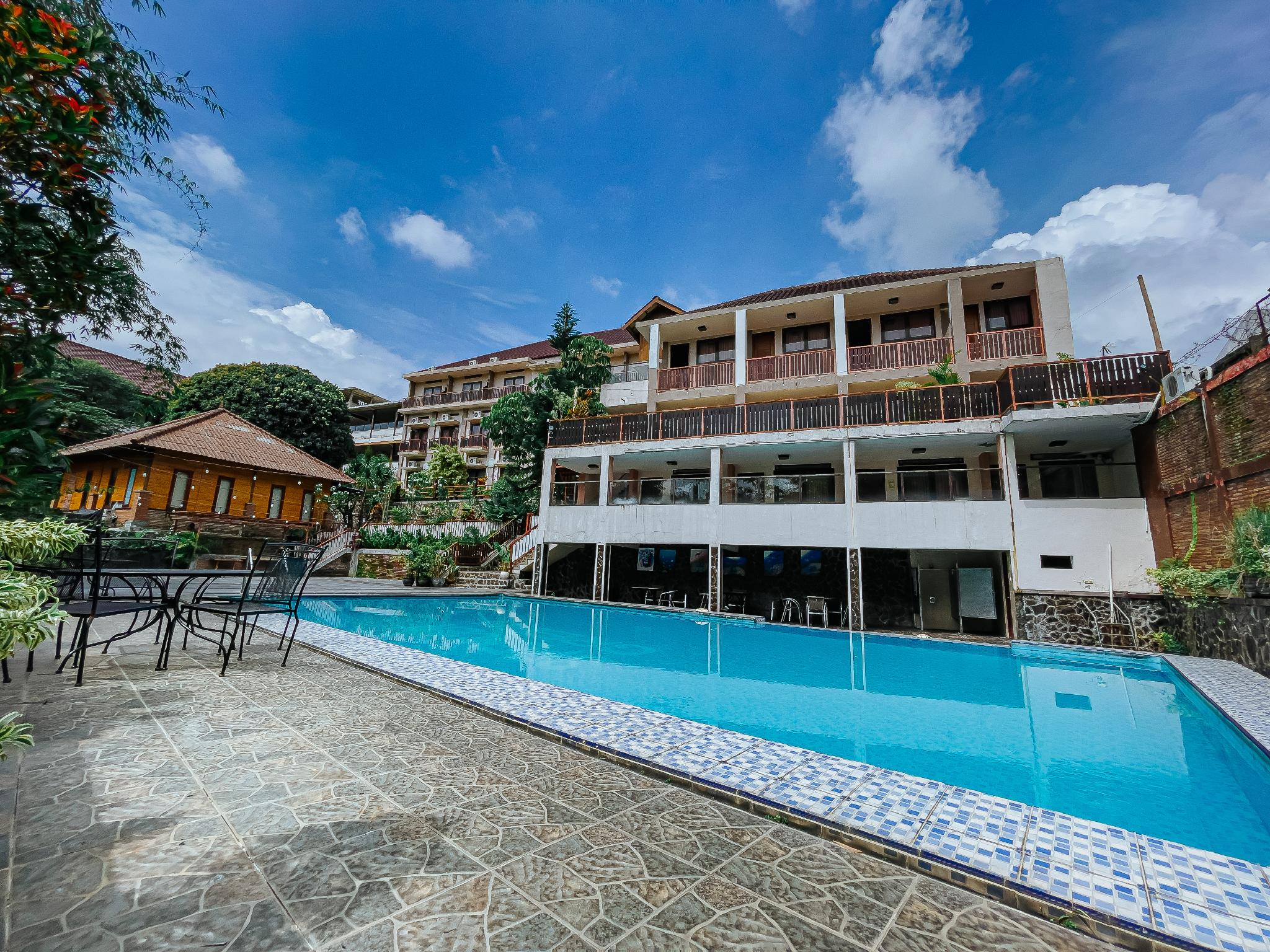 Spencer Green Hotel 5/40