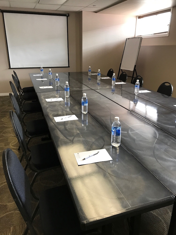 Travelodge by Wyndham Fort McMurray 44/49