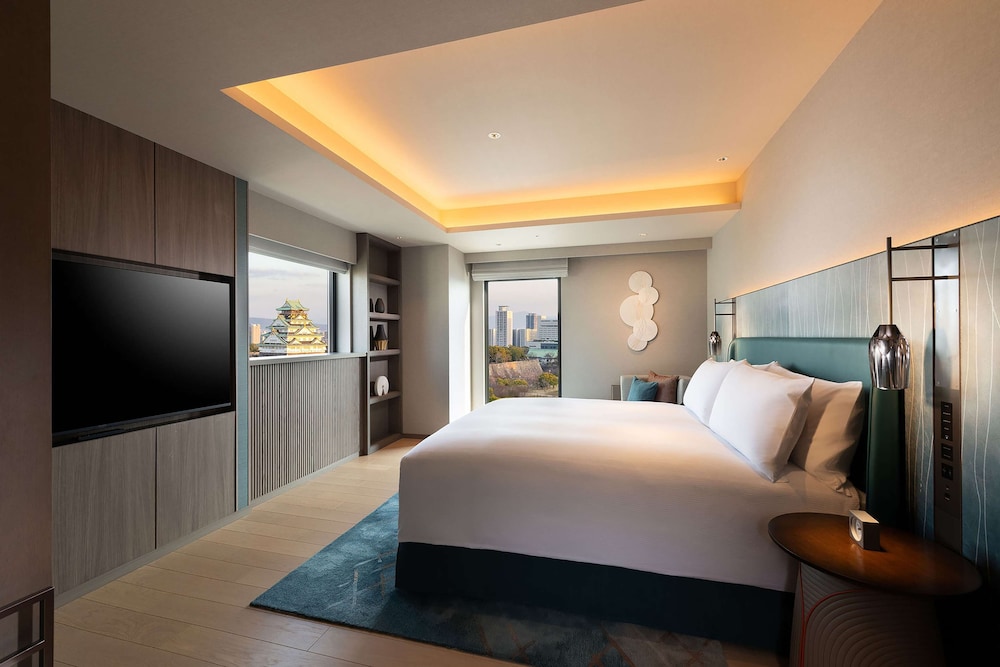 DELUXE, SUITE, KING BED, CASTLE VIEW