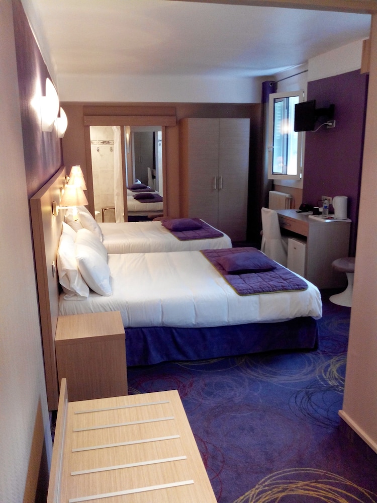ROOM, QUADRUPLE