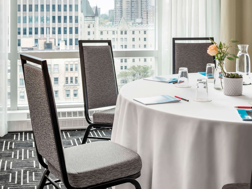 Sofitel Montreal Golden Mile 63/79