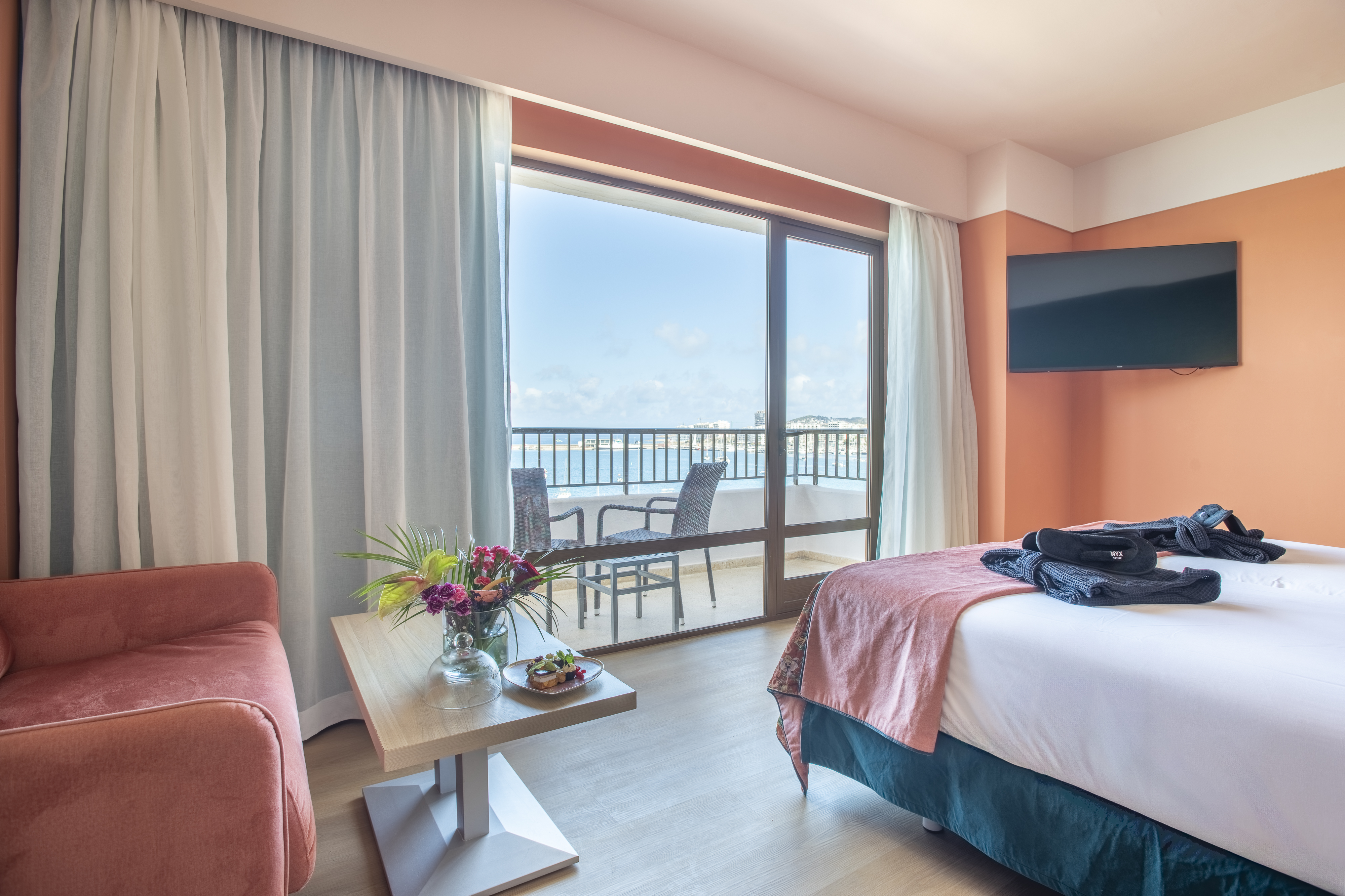 غرفة ديلوكس بسرير كوين بإطلالة على البحر، NYX Hotel Ibiza - Adults Only 3/6