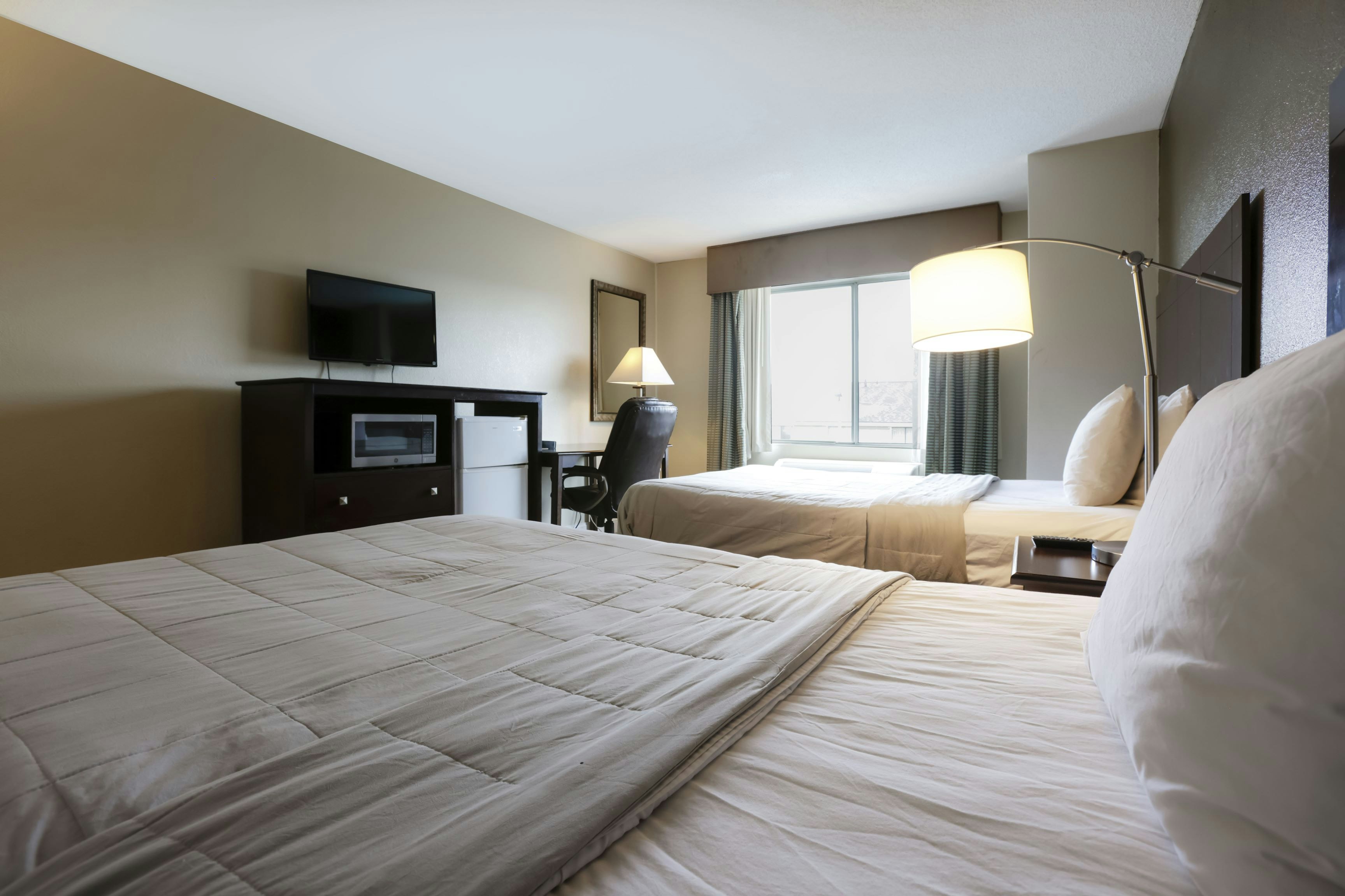 Copley Inn & Suites By OYO Akron OH 34/74