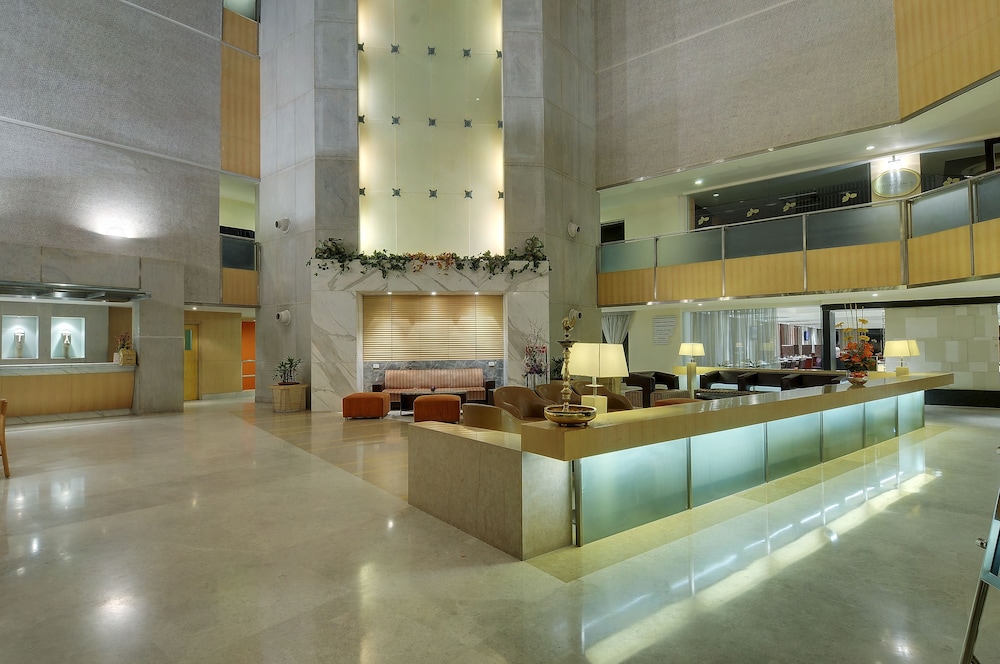Lobby at Pride Plaza Hotel Ahmedabad, AHMEDABAD