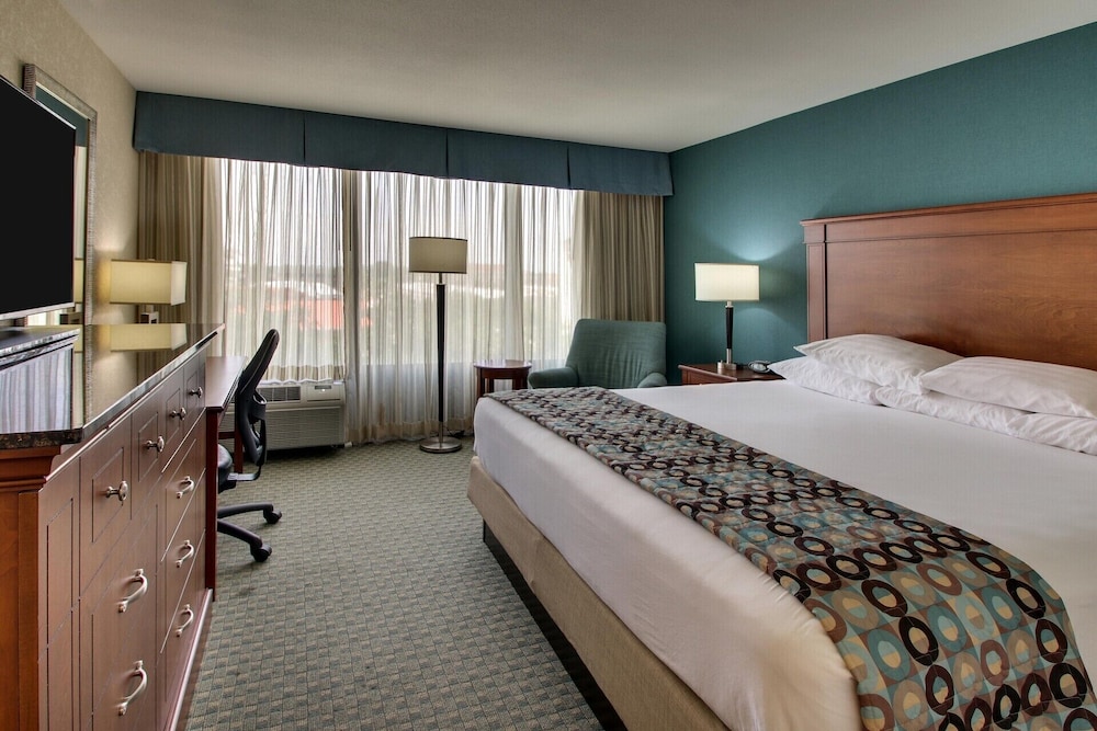 Sonesta Essential Houston Hobby Airport 9/49