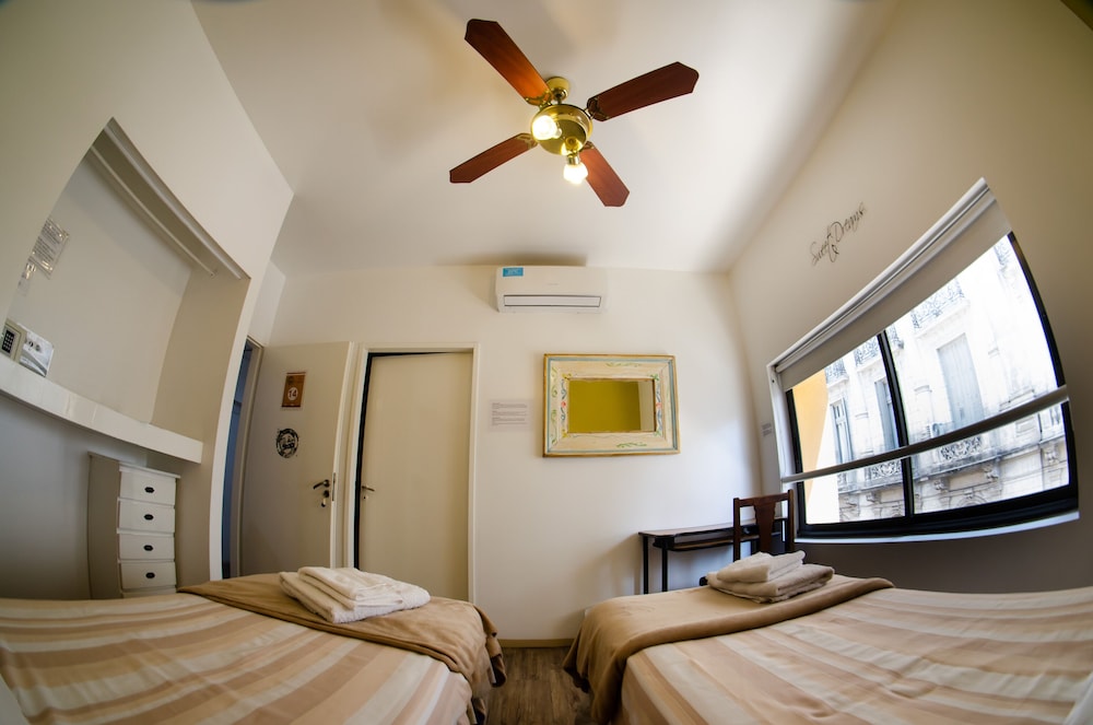 غرفة بسرير كوين بحمام خاص، BA Stop Hotel House 6/9