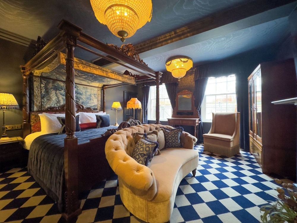 Guy Fawkes Inn 54/63