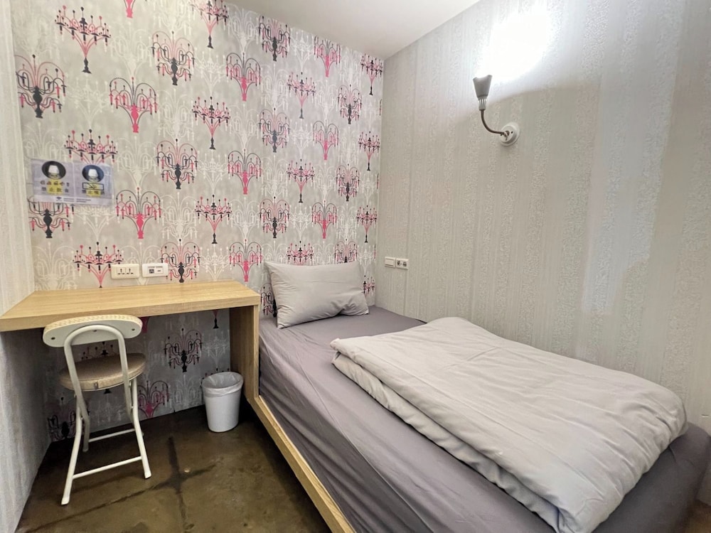 FEMALE DORM, STANDARD, SINGLE