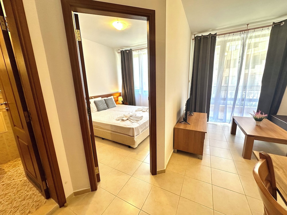 Efir Aparthotel 30/50