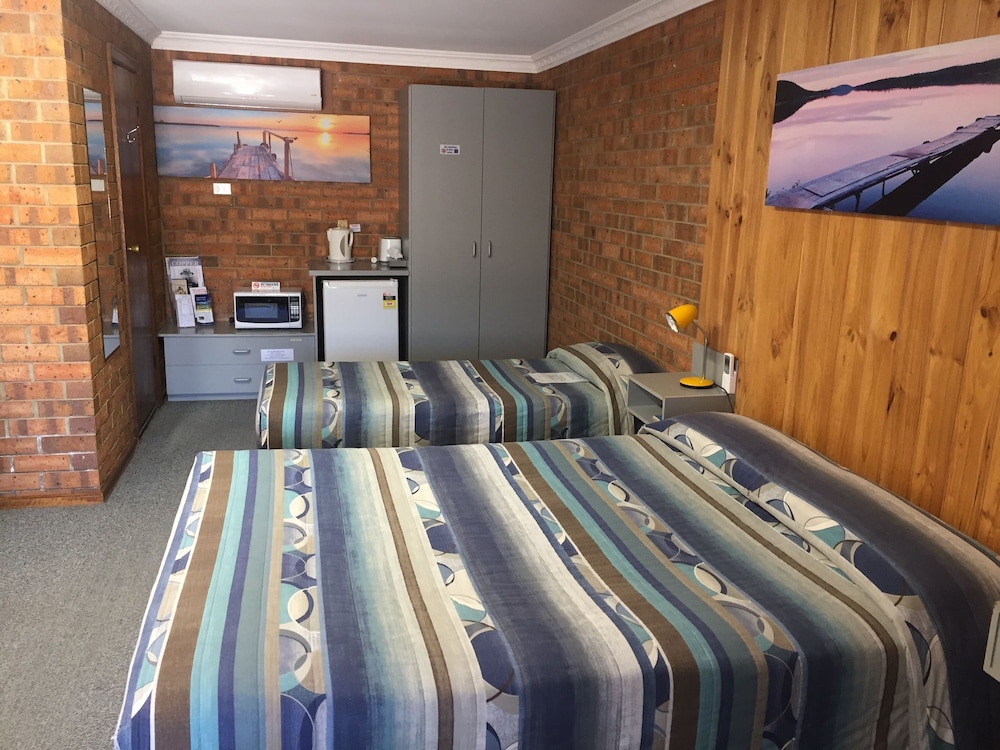KADINA GATEWAY MOTOR INN 17/45