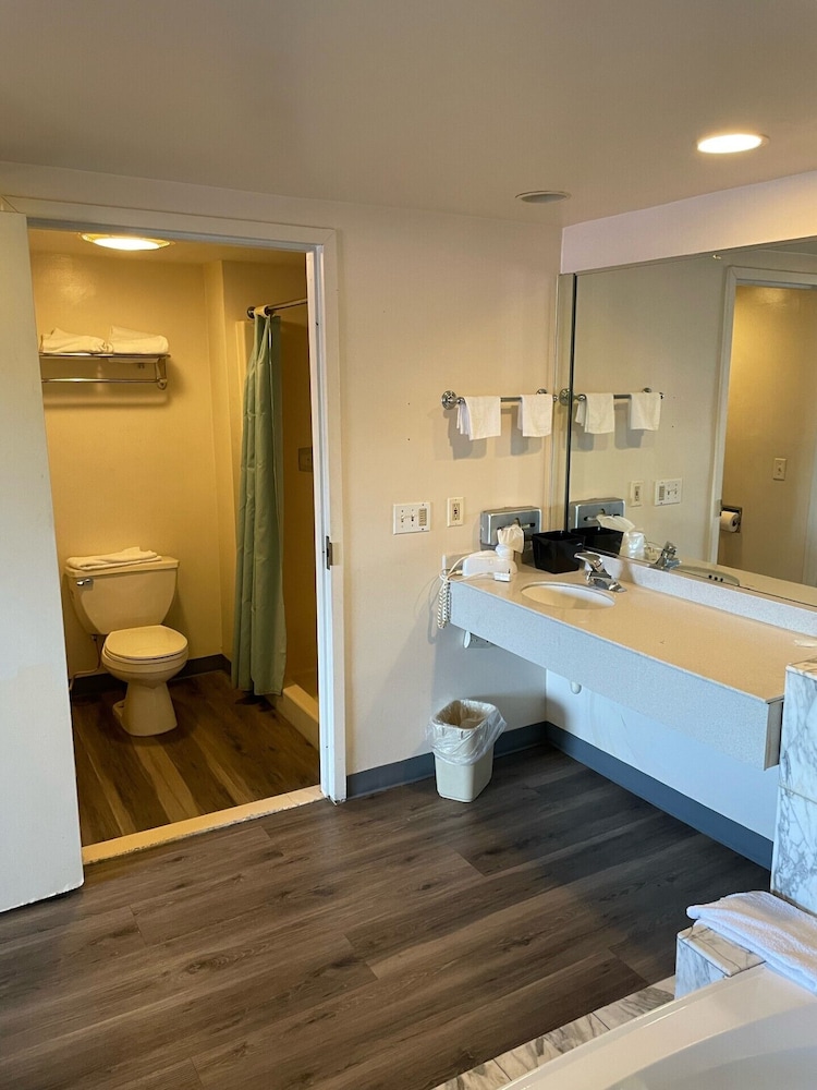 Express Inn -Rahway 41/46