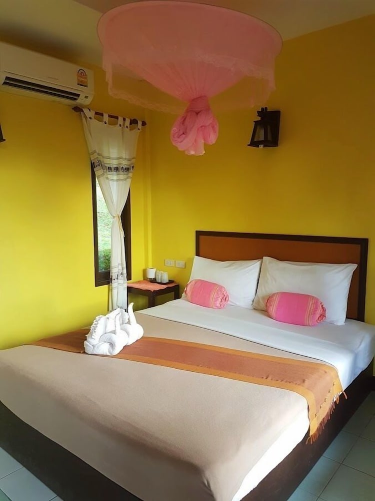 Paradise Bungalows 25/47