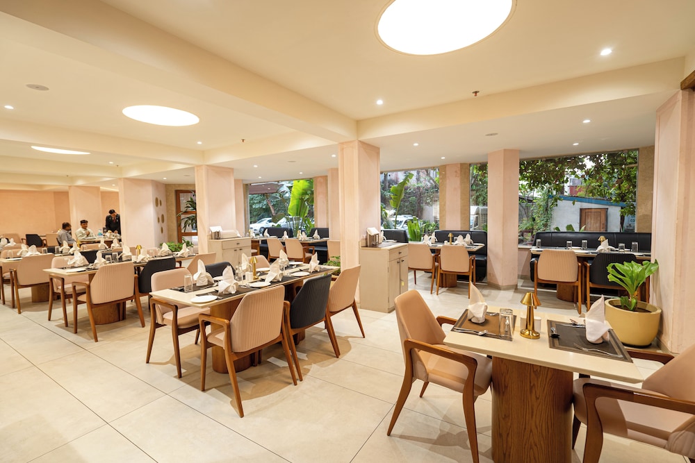 Hotel Mayura 30/50