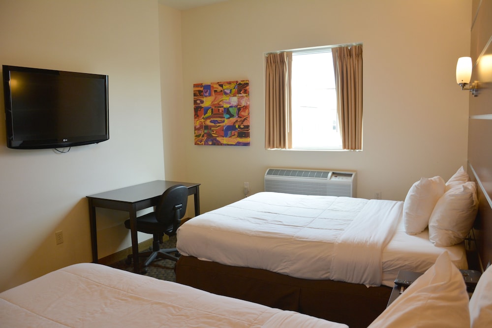Days Inn Suites By Wyndham Milwaukee 7/40