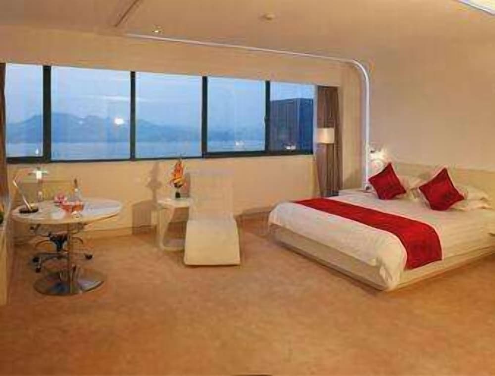 جناح بسرير كينج