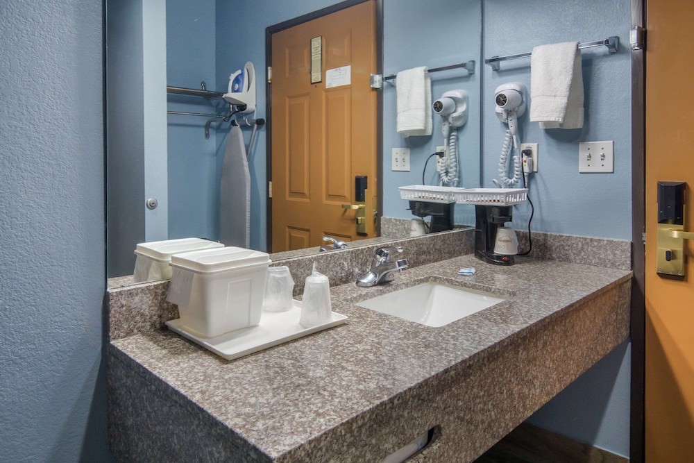 Rodeway Inn Carrollton I-35E 16/28
