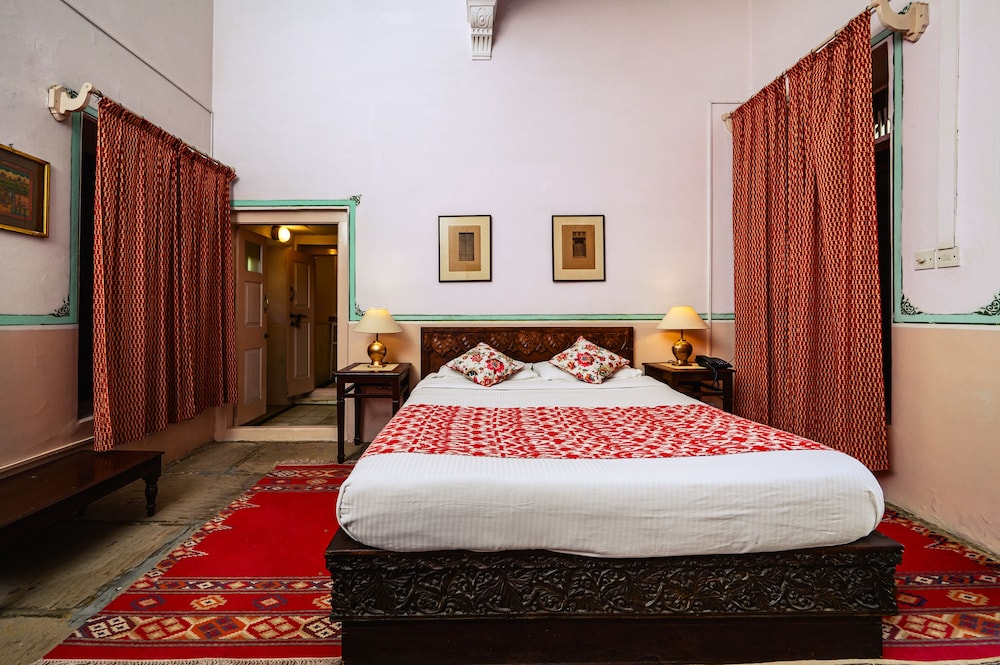 The Piramal Haveli (20th Century; Shekhavati, Rajasthan) 11/39