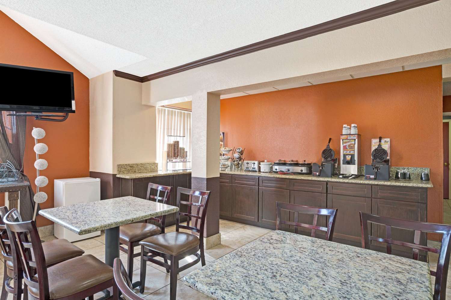 Microtel Inn And Suites Houston 23/32