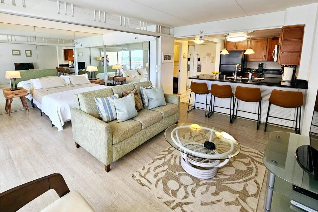 Ilikai Hotel Condo with Kitchen and Ocean View 24/38