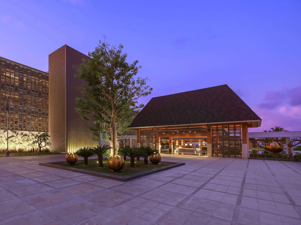 Pullman Lombok Merujani Mandalika Beach Resort 3/48