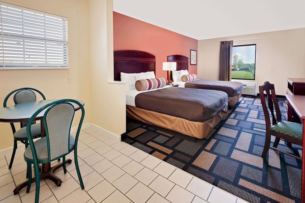 Quality Inn & Suites Dumas, AR 13/33