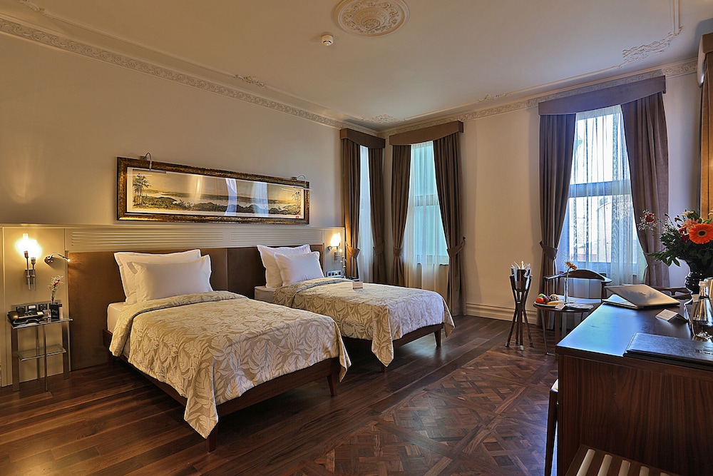 TAXIM LOUNGE HOTEL 13/58