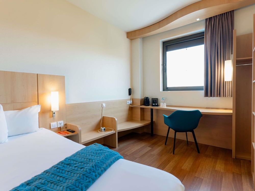 IBIS BARCELONA RIPOLLET 24/72