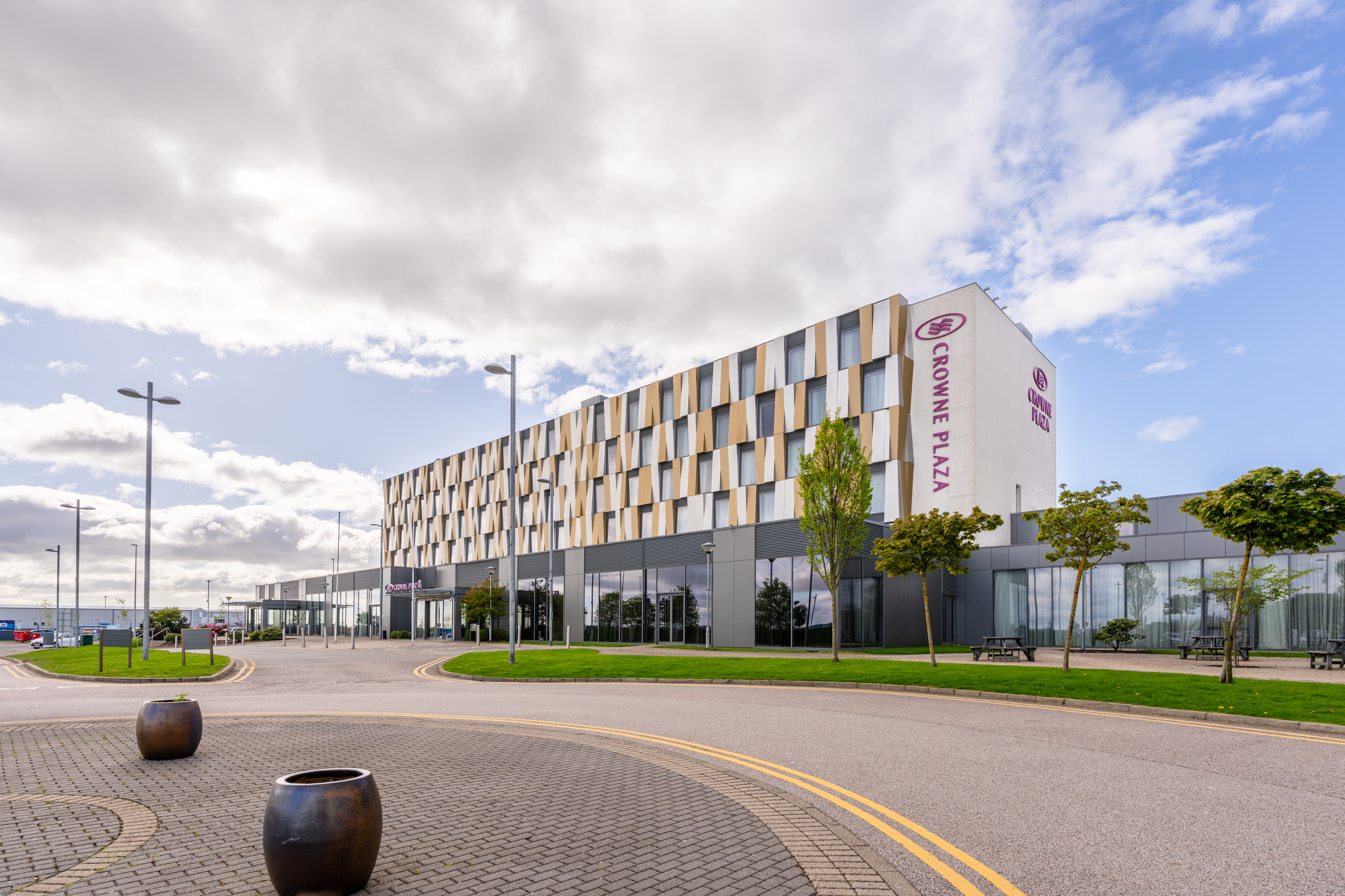 CROWNE PLAZA ABERDEEN AIRPORT 48/50