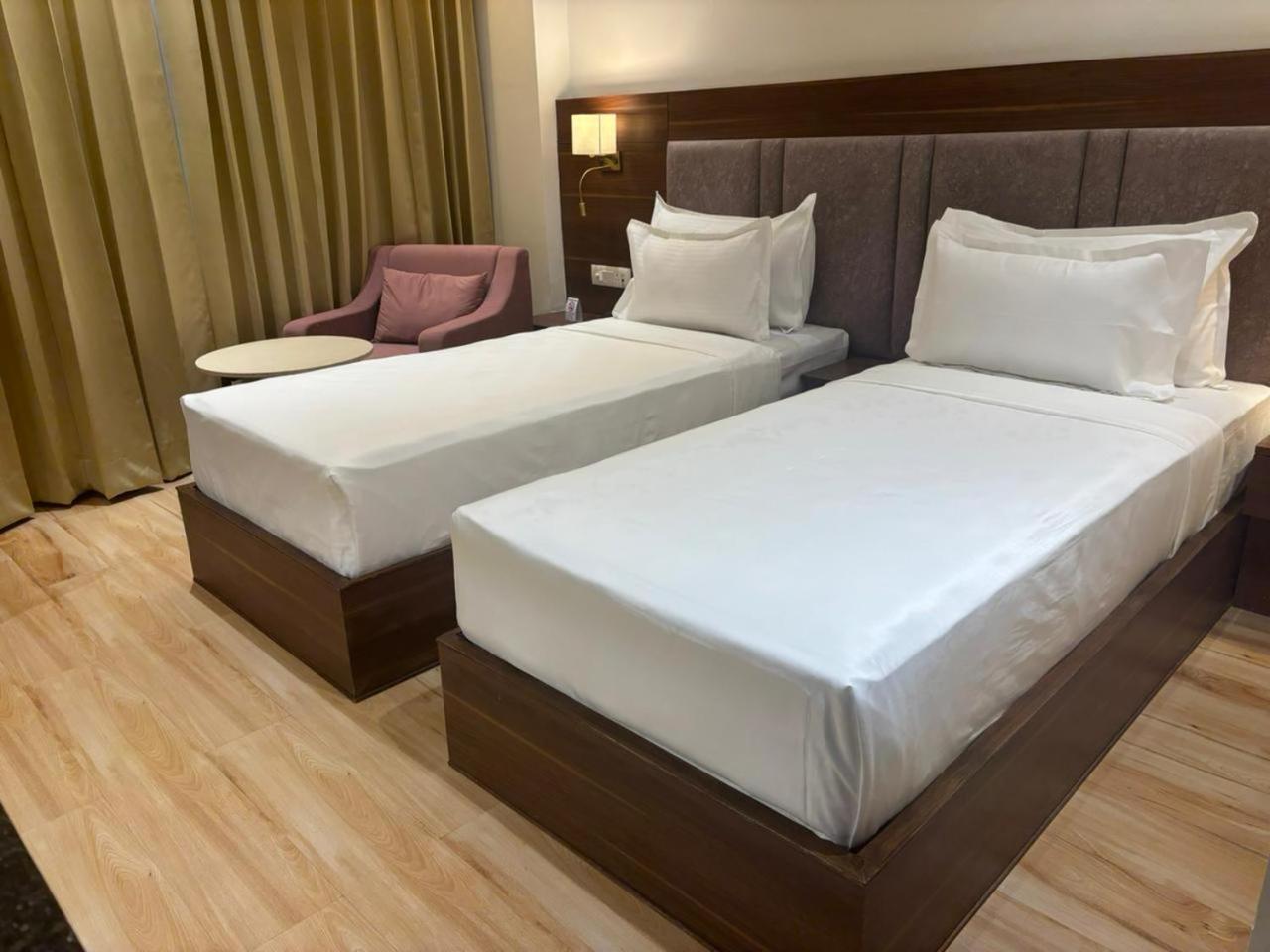 Clarks Inn Suites Agra 20/52