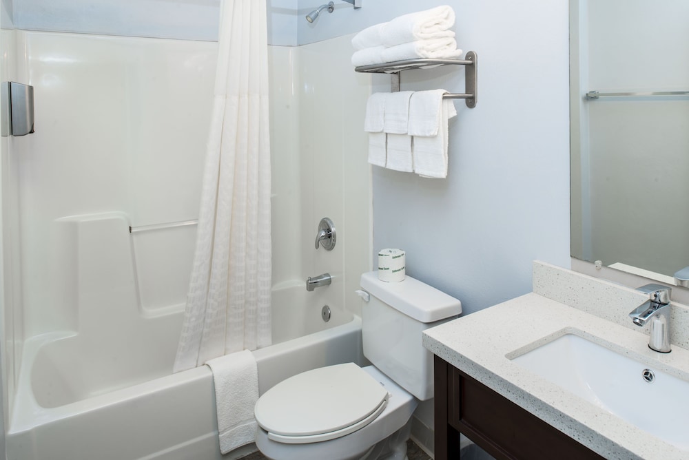 Luxbury Inn & Suites 31/34