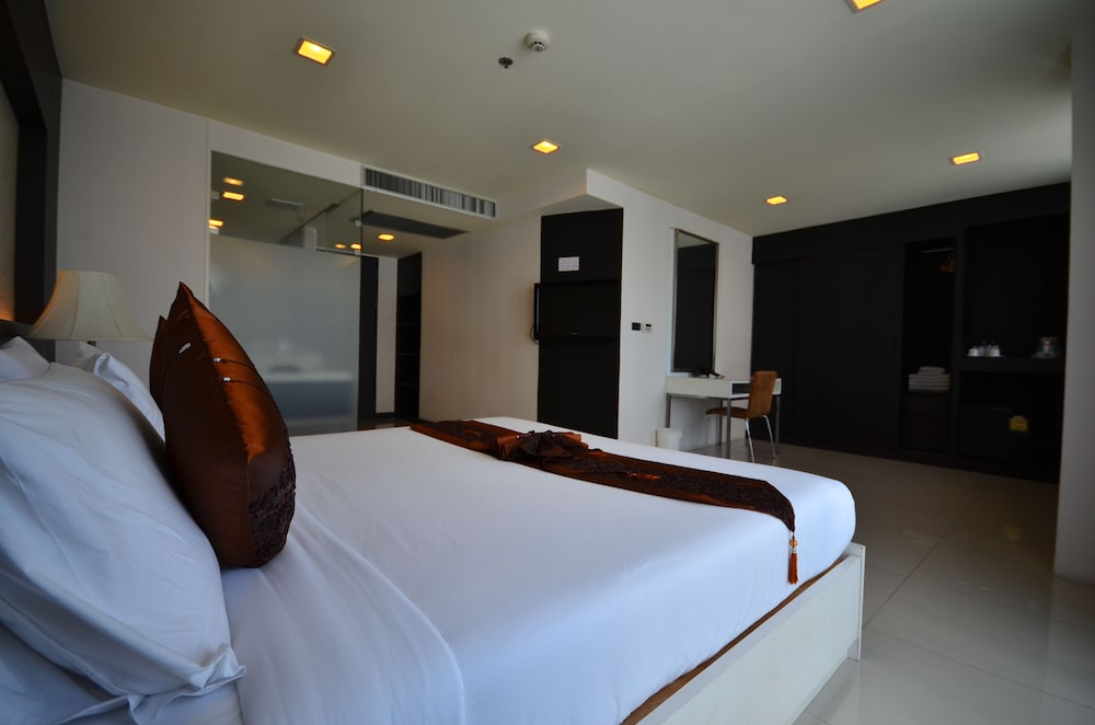 Chaba Inn Srinakarin 8/28