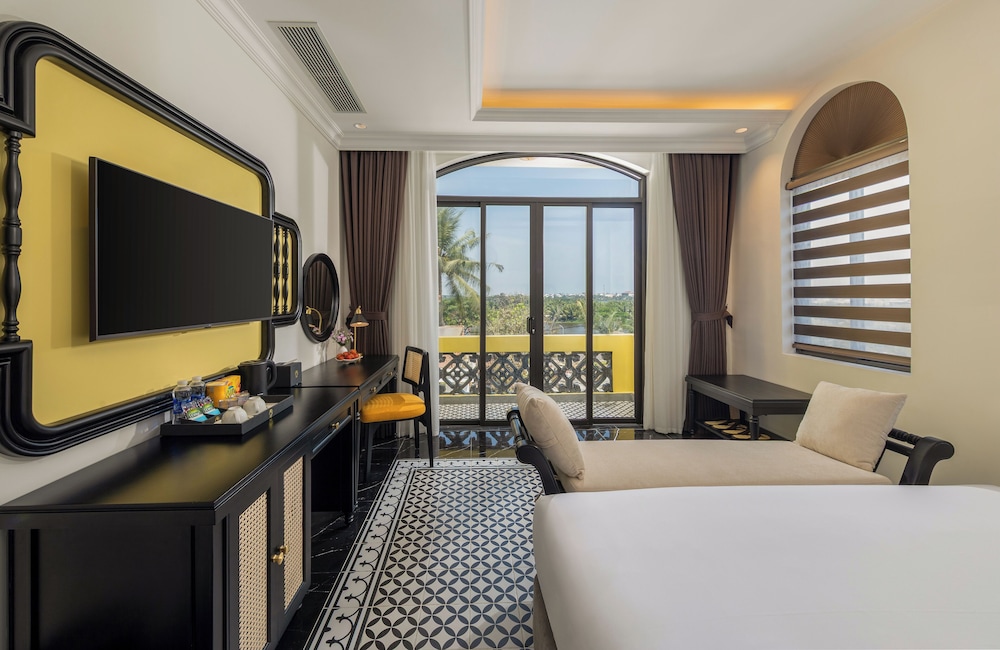 SIGNATURE, DOUBLE BED, POOL VIEW, BALCONY