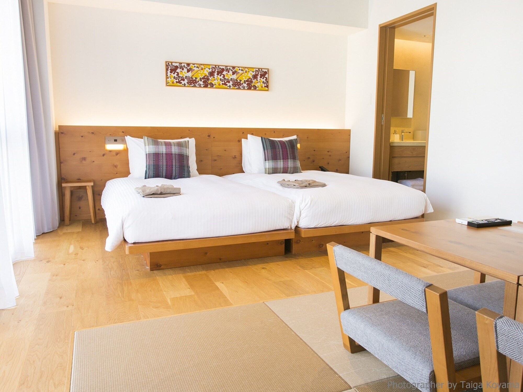 JAPANESE WESTERN, TWIN BEDS, TATAMI