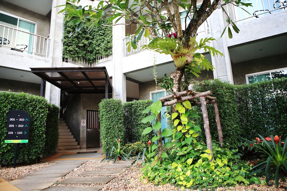 The Malika Hotel 68/74