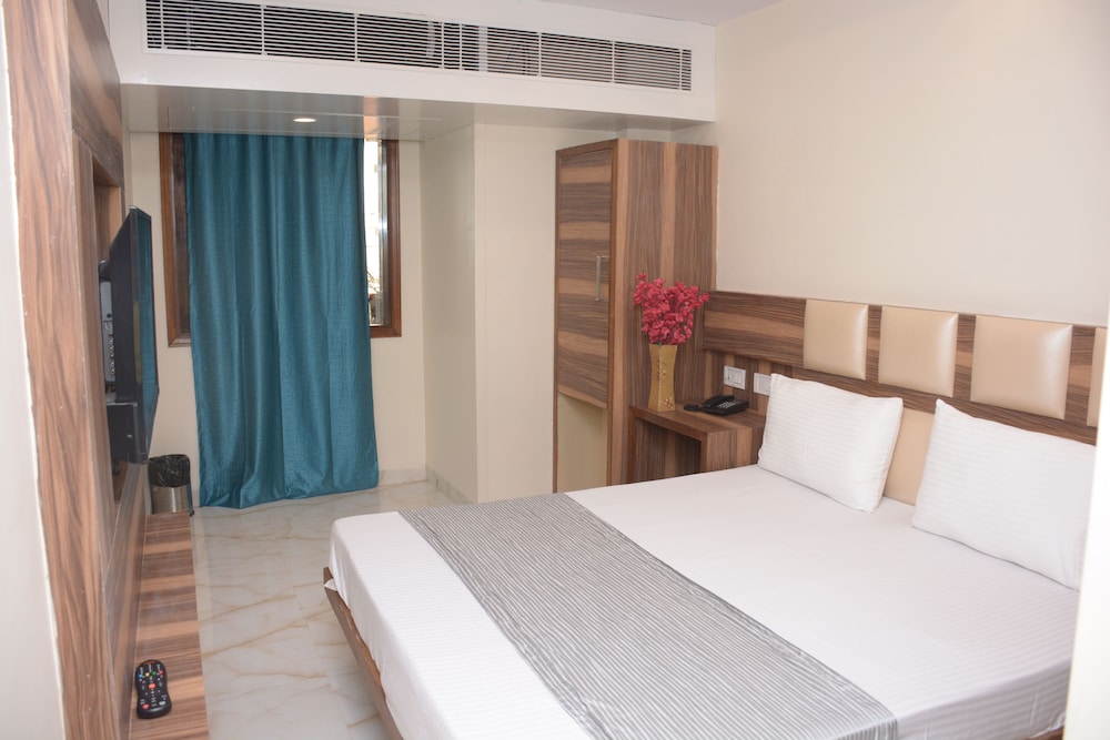 Hotel Golden Oasis Delhi 9/27