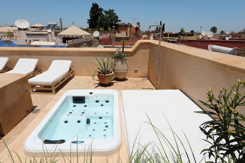 Riad 72 46/76