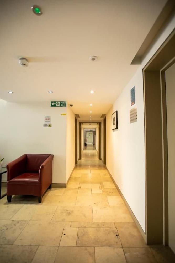 Arch Hotel 29/48