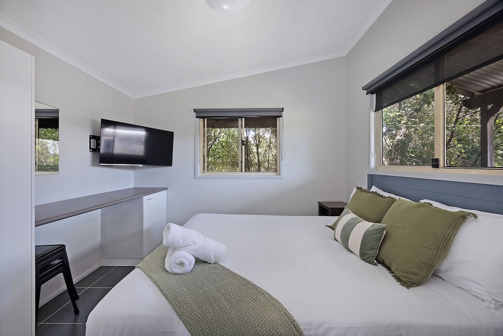 Cabin, 1 Queen and 1 Bunk Bed