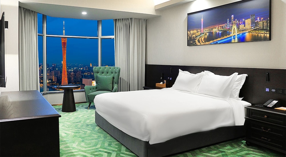 King Bed, Canton Tower View